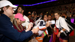 Sabalenka elimina a la número uno del mundo, Swiatek, en semifinales del WTA Finals