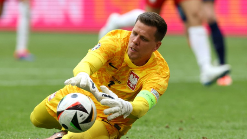 Barcelona anuncia contratação do goleiro Szczesny, que estava aposentado