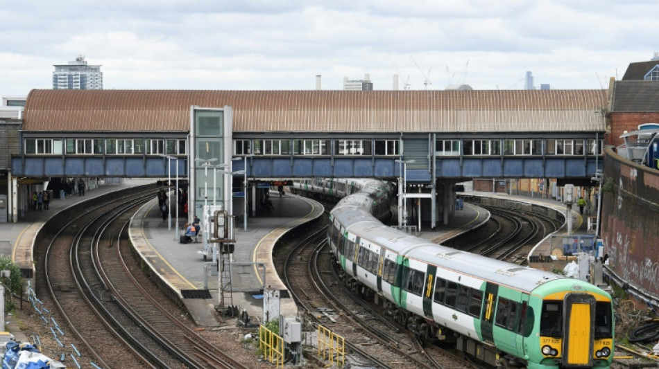 Quiet car: England to ban loudspeaker 'spam' on trains