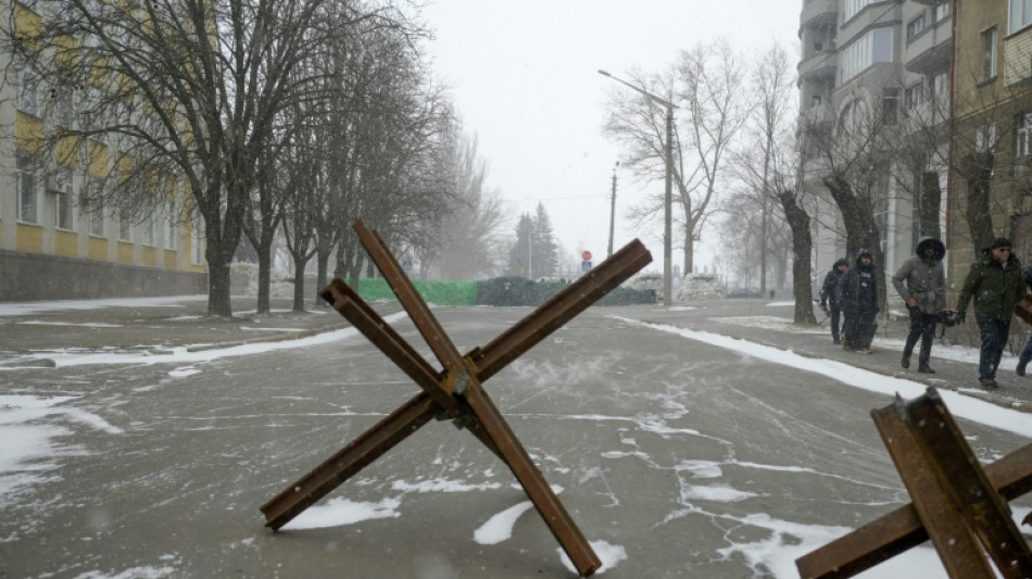 In Ukraine ghost city, florist stays open to 'cheer people up'