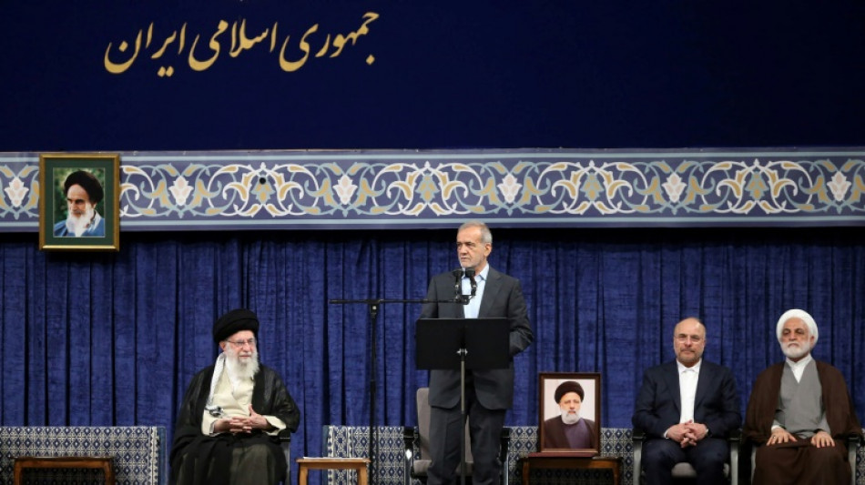 Aiatolá Khamenei aprova eleição do reformista Pezeshkian como presidente do Irã