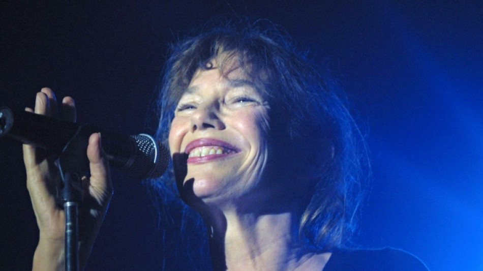 Décès de Jane Birkin: pluie d'hommages, ses filles évoquent "sa bataille acharnée contre la maladie"