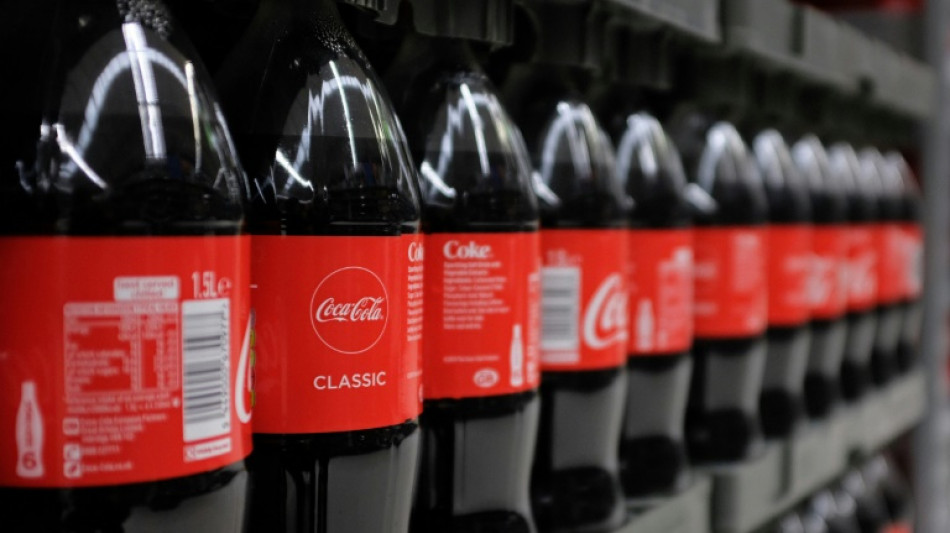 Dans le Coca-Cola ou le Schweppes en bouteille, des microplastiques indésirables