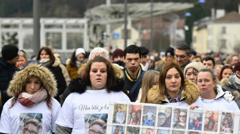 Quatro condenados na França por bullying contra adolescente gay que se suicidou