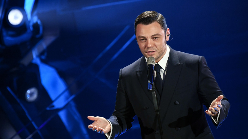 Tiziano Ferro ufficializza il divorzio con Victor Allen