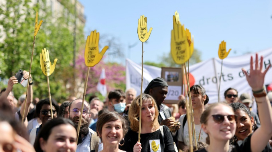 Plusieurs centaines de manifestants en France contre l'extrême droite