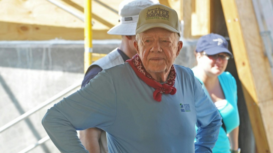 Ex-presidente Jimmy Carter vota nos EUA