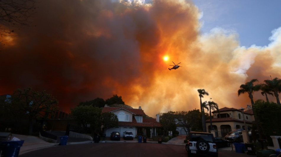 Unas 30.000 personas bajo orden de evacuación por incendio en Los Ángeles